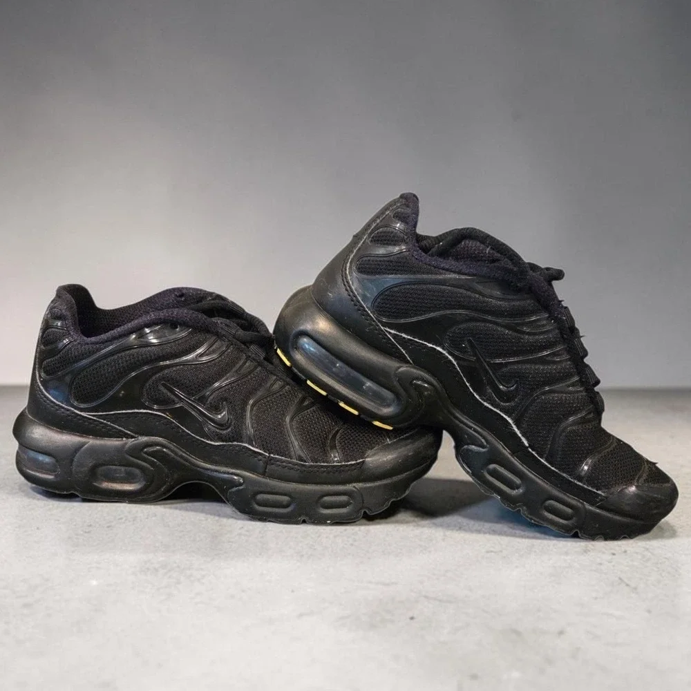 Nike Air Max Plus TN Triple Black Kids Sneakers CD0610-001 Size 1Y